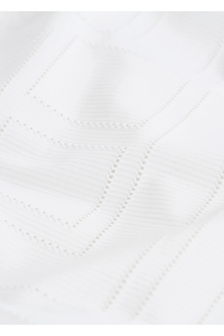 TOTEME 모노그램 포인텔 스윔수트 화이트의 화이트컬러 4번쨰 이미지입니다.