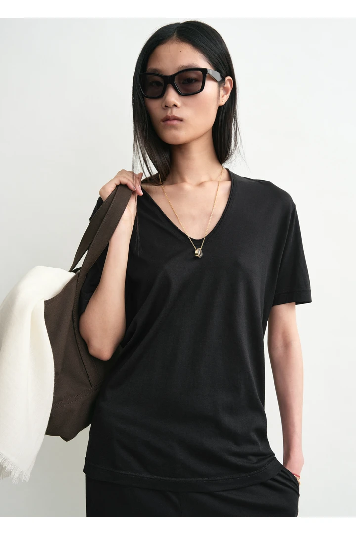 TOTEME 코튼 실크 티셔츠 블랙의 블랙컬러 2번쨰 이미지입니다.