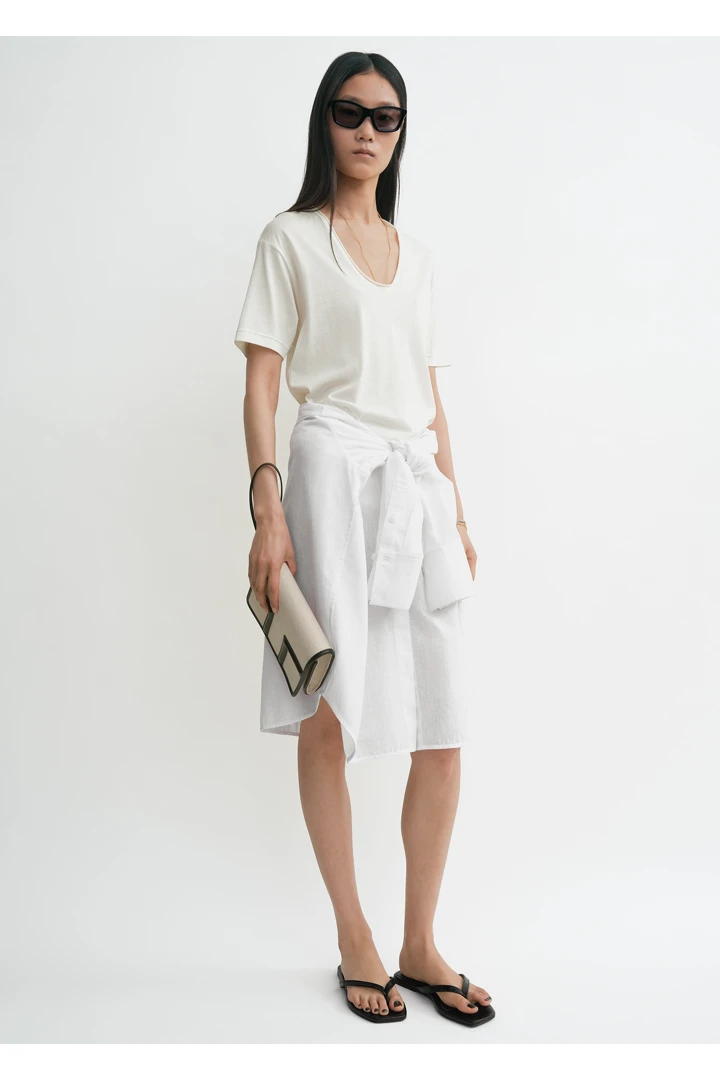 TOTEME 코튼 실크 티셔츠 오프 화이트의 오프 화이트컬러 1번쨰 이미지입니다.