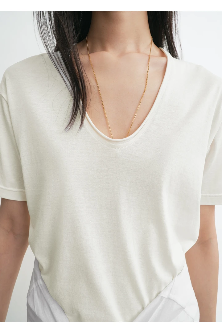 TOTEME 코튼 실크 티셔츠 오프 화이트의 오프 화이트컬러 3번쨰 이미지입니다.