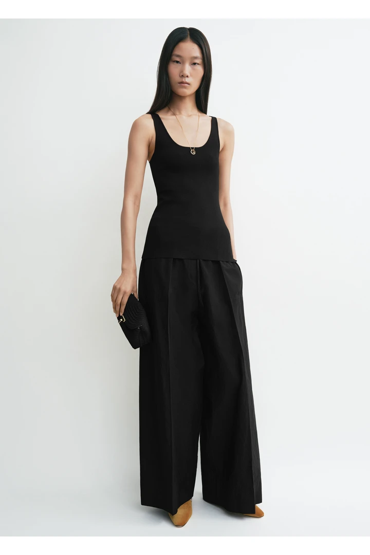 TOTEME 와이드 썸머 트라우저 블랙의 블랙컬러 0번쨰 이미지입니다.