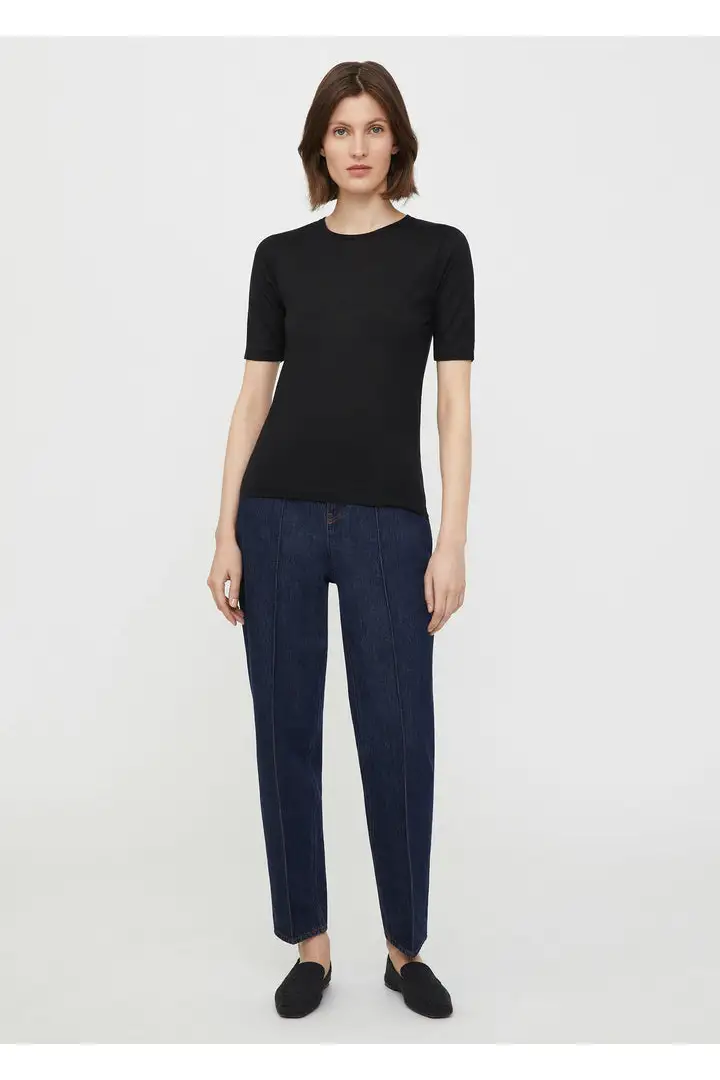 TOTEME 씬 캐시미어 모달 티셔츠의 블랙컬러 0번쨰 이미지입니다.