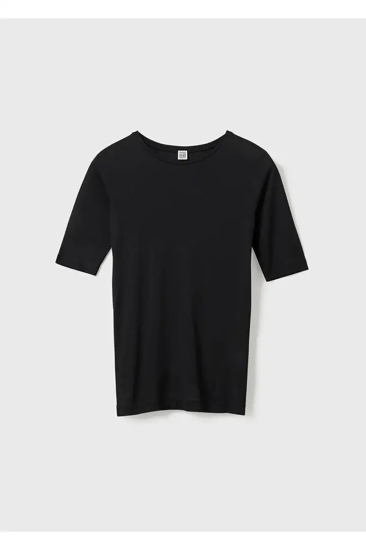 TOTEME 씬 캐시미어 모달 티셔츠의 블랙컬러 4번쨰 이미지입니다.