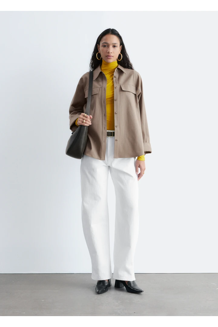 앤아더스토리즈 스트럭처드 울-코튼 셔츠의 몰컬러 ECOMLook입니다.