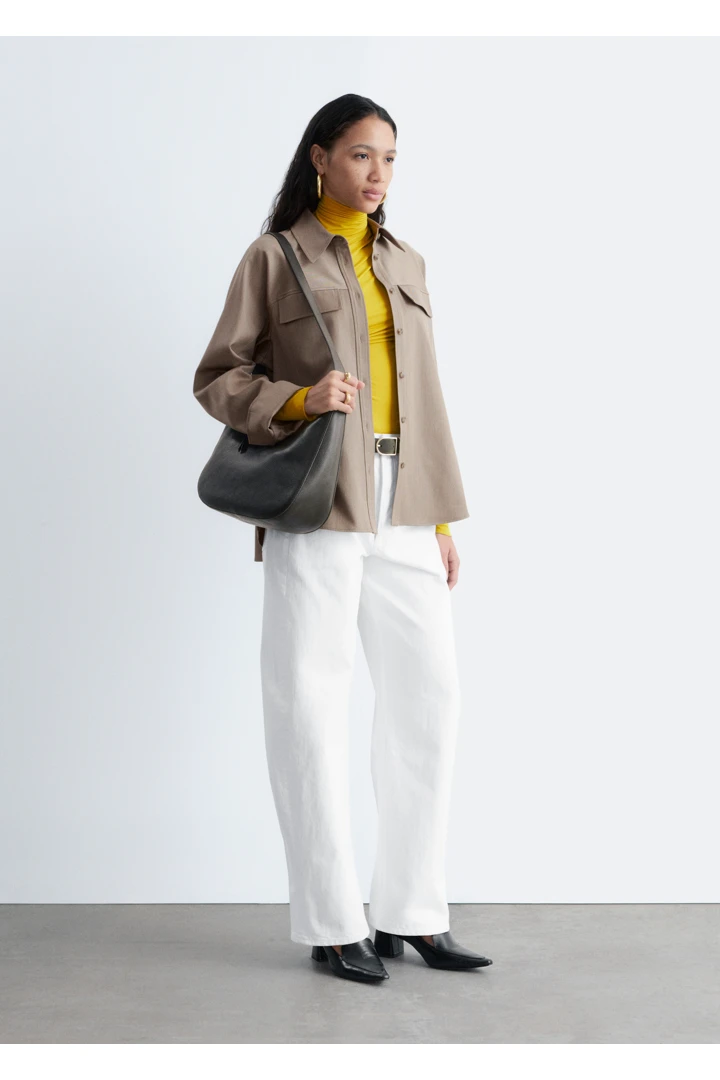 앤아더스토리즈 스트럭처드 울-코튼 셔츠의 몰컬러 ECOMLook입니다.