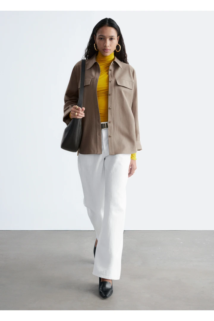 앤아더스토리즈 스트럭처드 울-코튼 셔츠의 몰컬러 ECOMLook입니다.