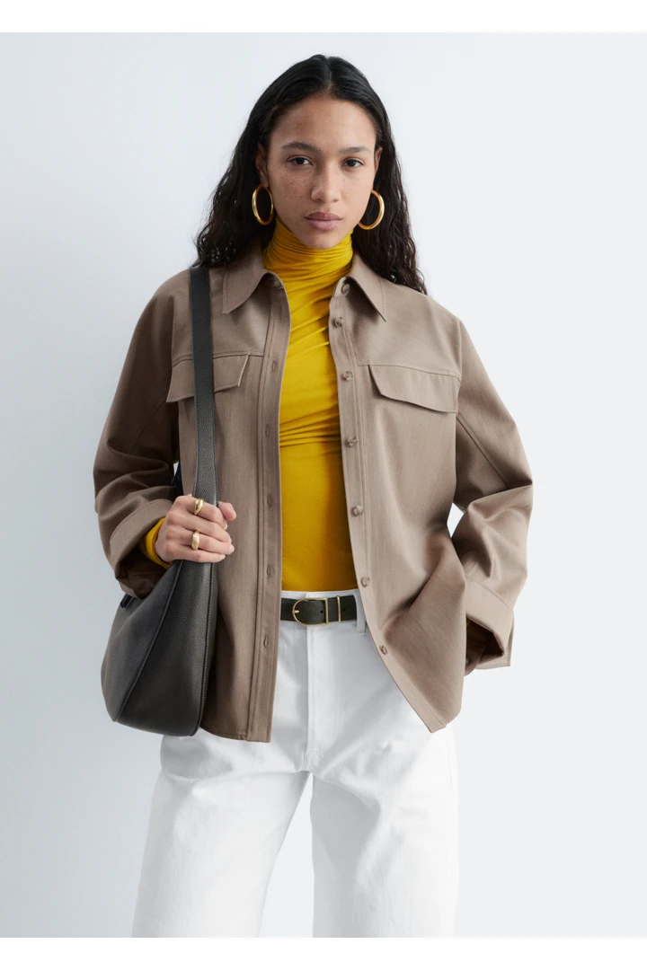 앤아더스토리즈 스트럭처드 울-코튼 셔츠의 몰컬러 ECOMLook입니다.