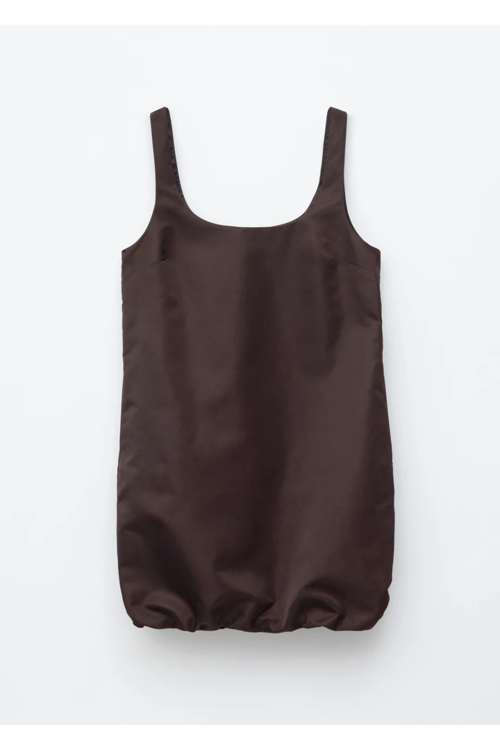 앤아더스토리즈 스컬프트 드로스트링 미니 드레스의 다크 브라운컬러 Product입니다.