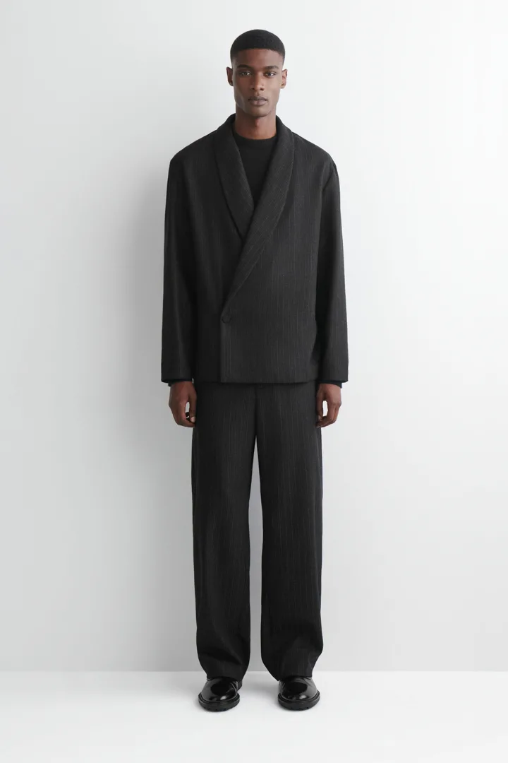 COS default image 3 of 그레이 / 핀스트라이프 in 핀스트라이프 울 릴랙스드 핏 테이퍼드 트라우저