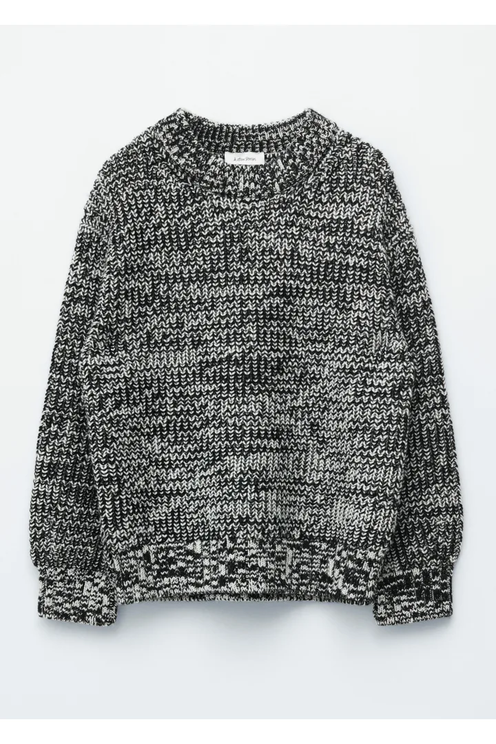 앤아더스토리즈 오버사이즈 울 스웨터의 블랙ㅣ카키컬러 Product입니다.