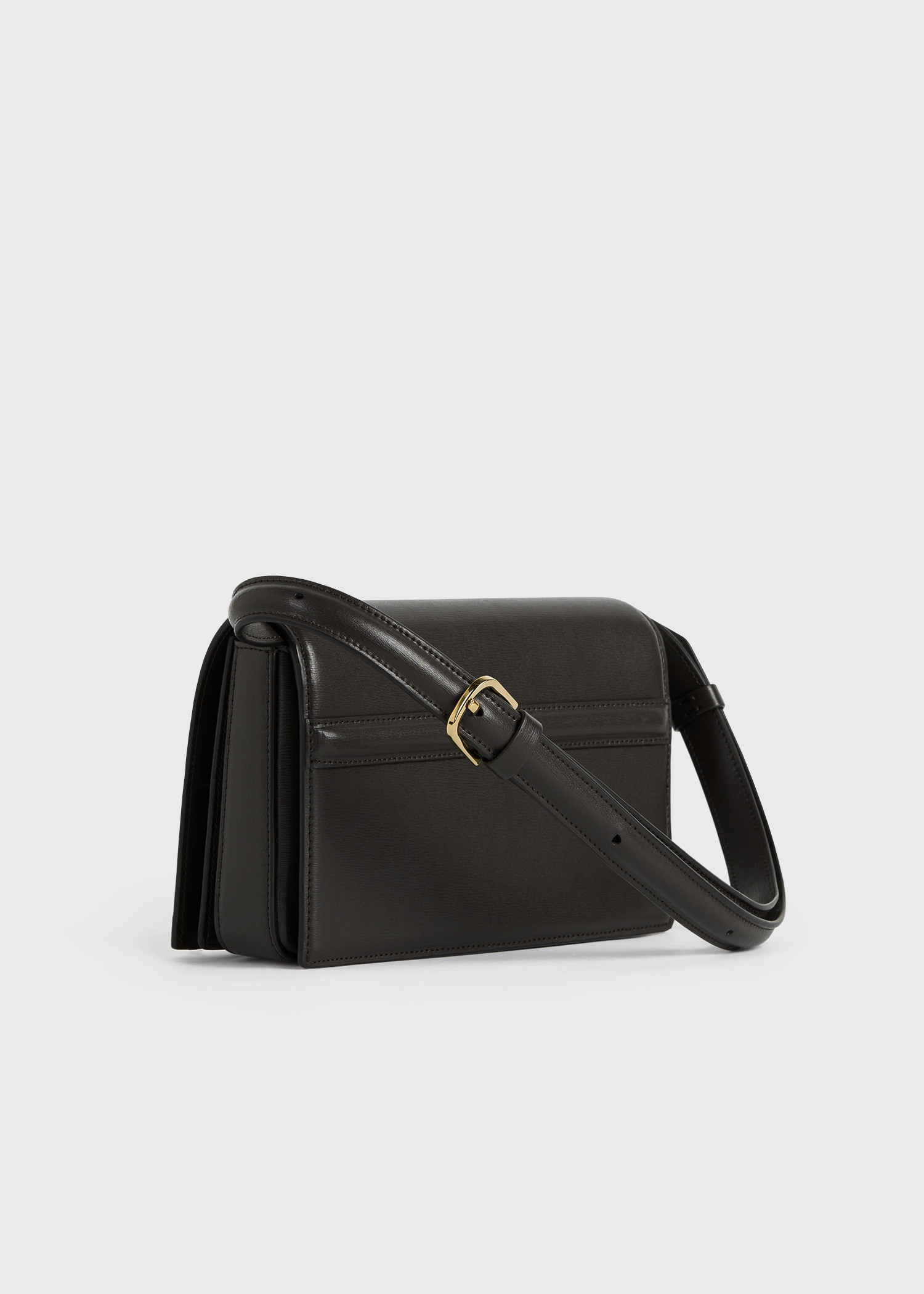 TOTEME 미니 티-플랩 레더 백 바크의 바크컬러 4번쨰 이미지입니다.