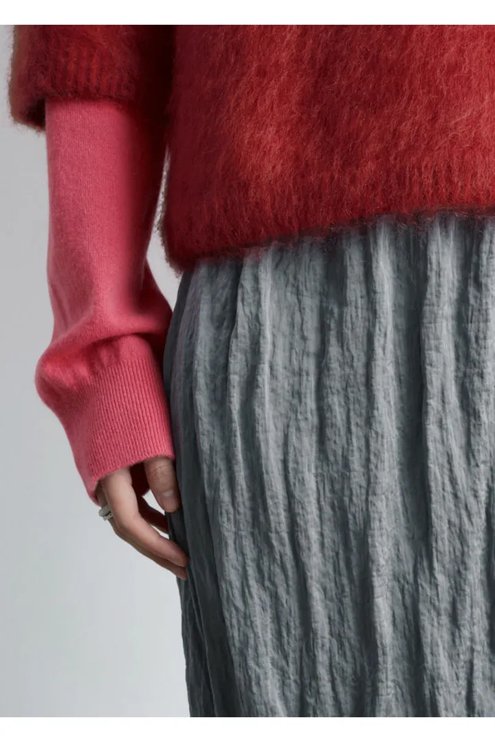 앤아더스토리즈 니 렝스 크레이프 스커트의 실버컬러 ECOMLook입니다.