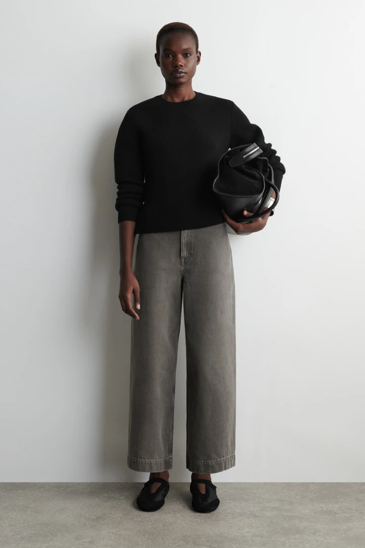 COS default image 4 of 화이트 in 크롭 와이드 레그 데님 트라우저