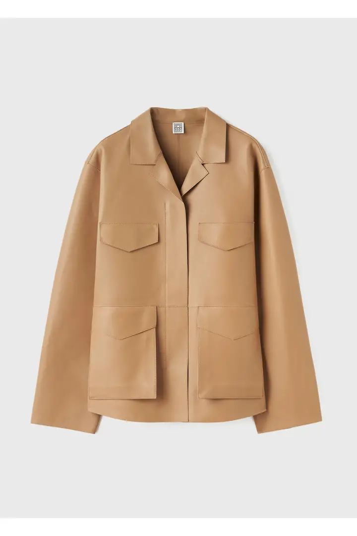 TOTEME 아미 레더 재킷 카멜의 카멜컬러 4번쨰 이미지입니다.