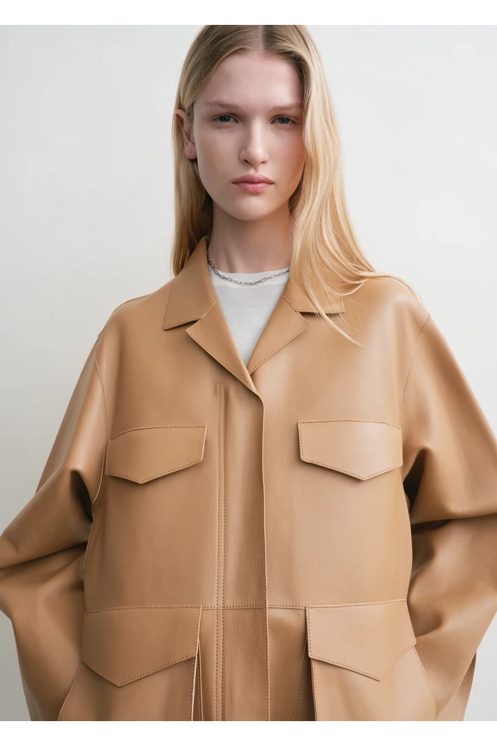 TOTEME 아미 레더 재킷 카멜의 카멜컬러 3번쨰 이미지입니다.