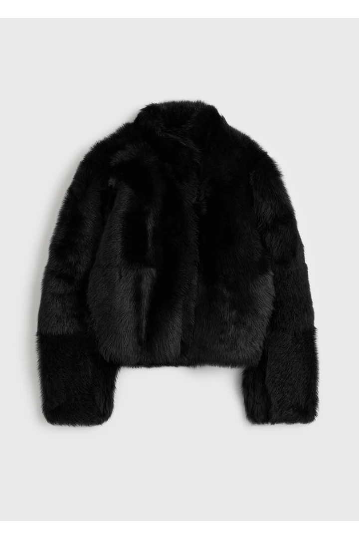 TOTEME 실키 시어링 재킷 블랙의 블랙컬러 5번쨰 이미지입니다.