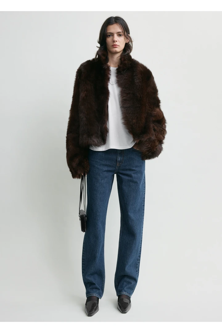 TOTEME 실키 시어링 재킷 다크 브라운의 다크 브라운컬러 0번쨰 이미지입니다.