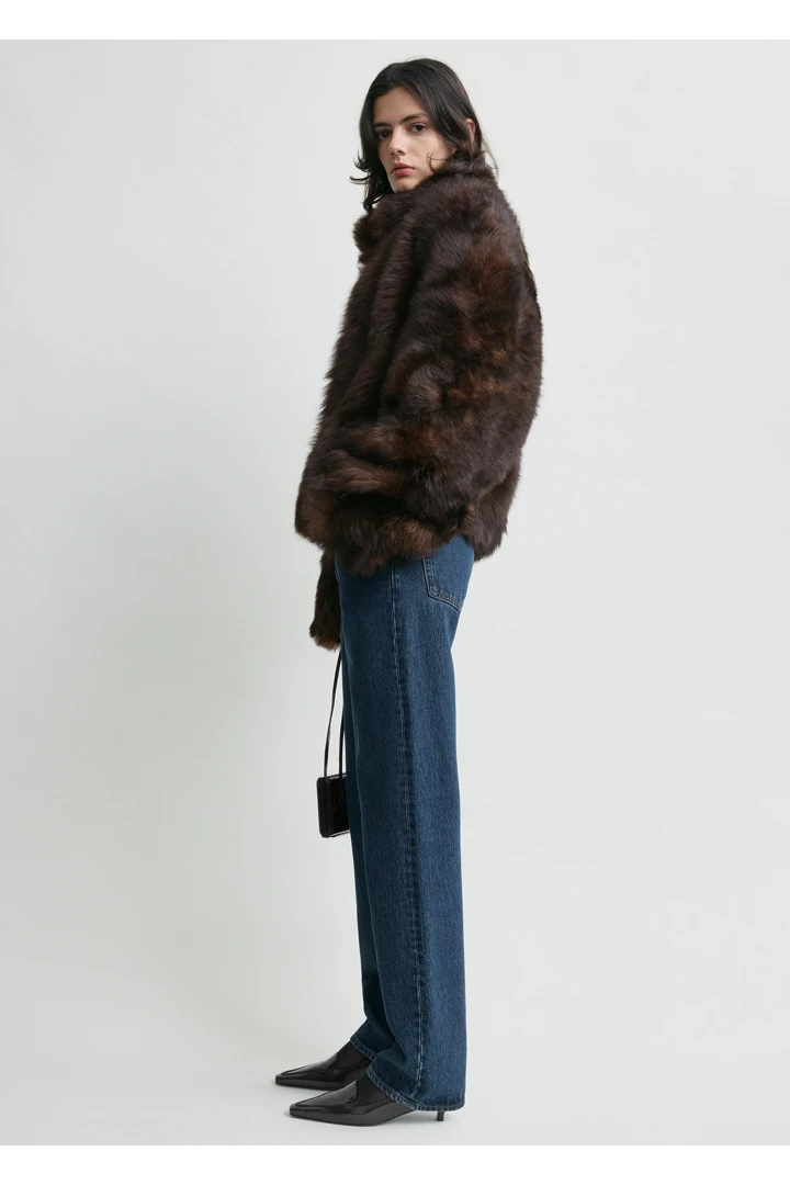 TOTEME 실키 시어링 재킷 다크 브라운의 다크 브라운컬러 1번쨰 이미지입니다.