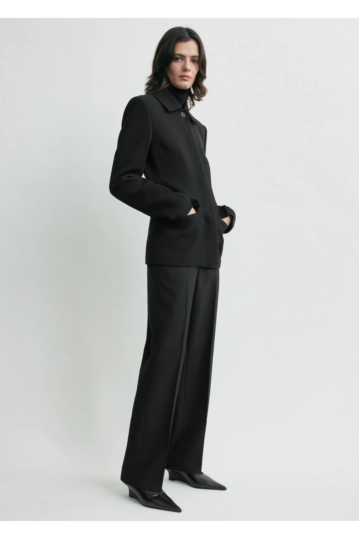 TOTEME 신치드 포켓 재킷 블랙의 블랙컬러 1번쨰 이미지입니다.