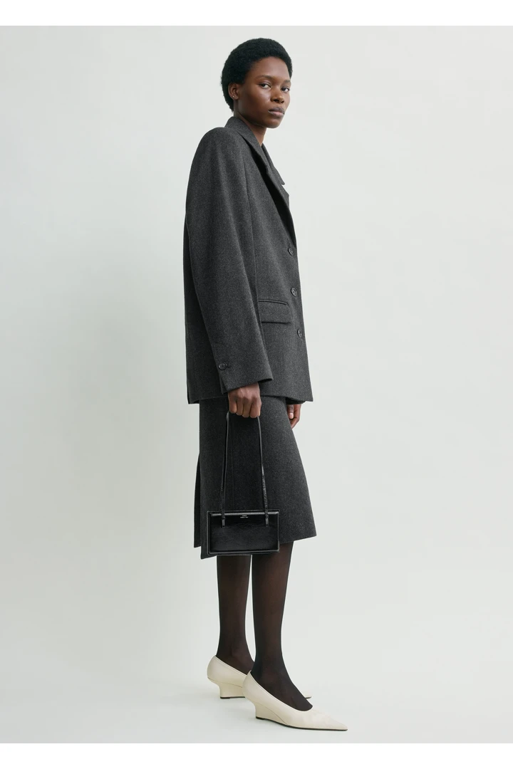 TOTEME 트윌 수트 재킷 차콜의 차콜컬러 1번쨰 이미지입니다.