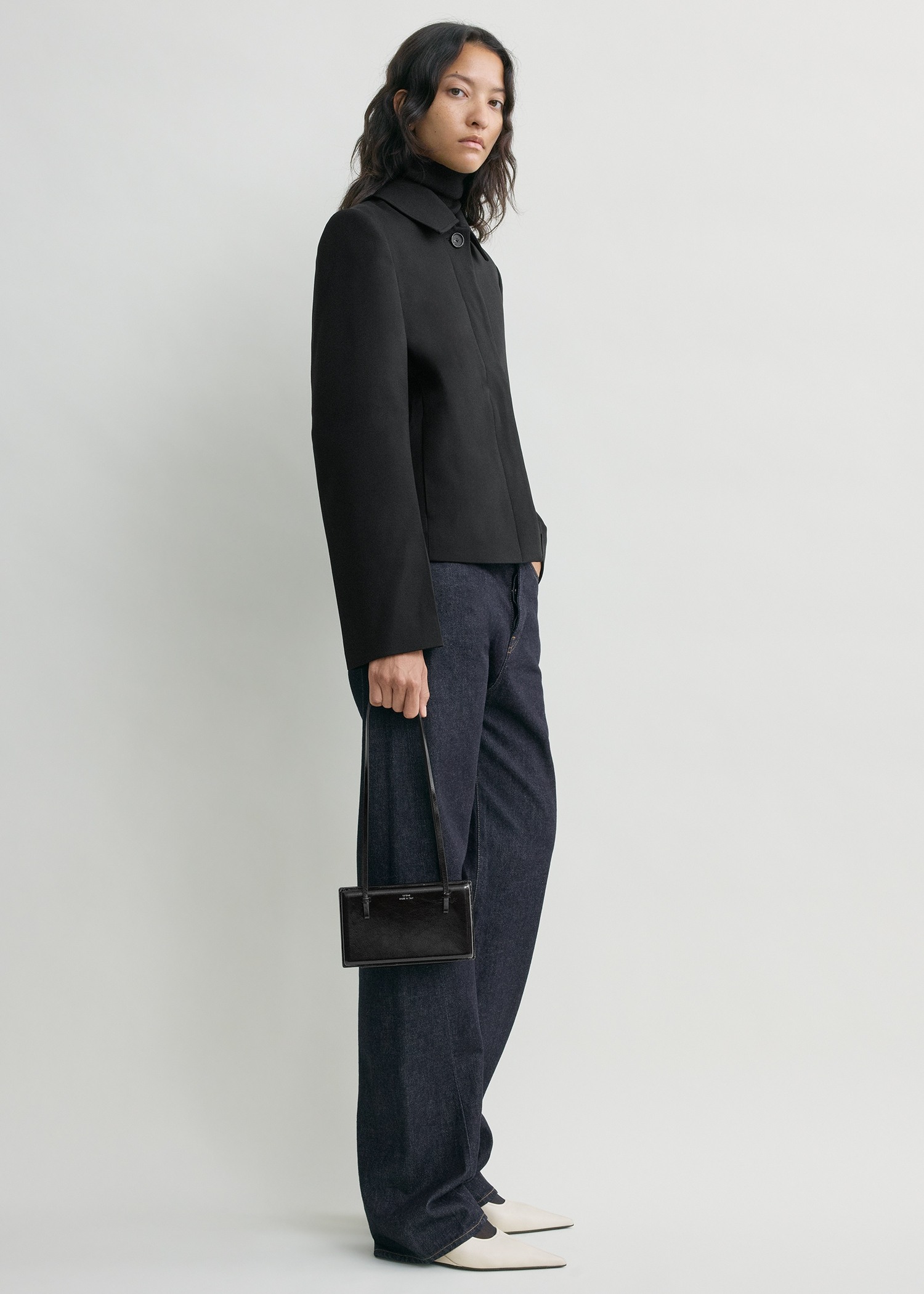 TOTEME 박시 트윌 재킷 블랙의 블랙컬러 1번쨰 이미지입니다.