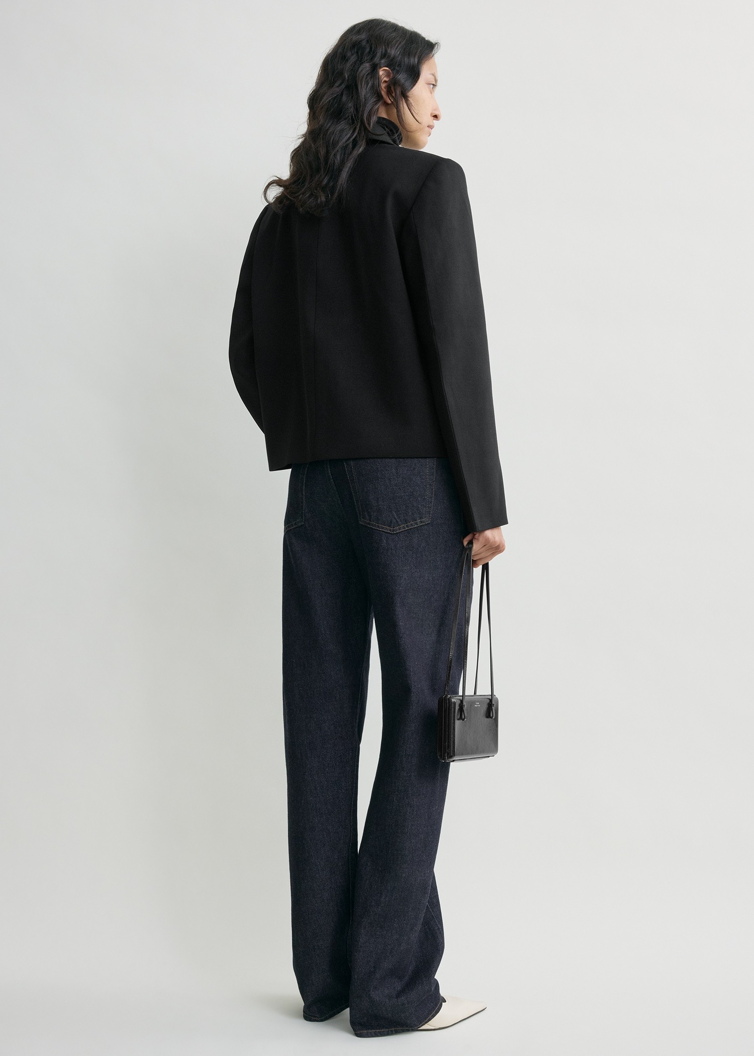 TOTEME 박시 트윌 재킷 블랙의 블랙컬러 2번쨰 이미지입니다.