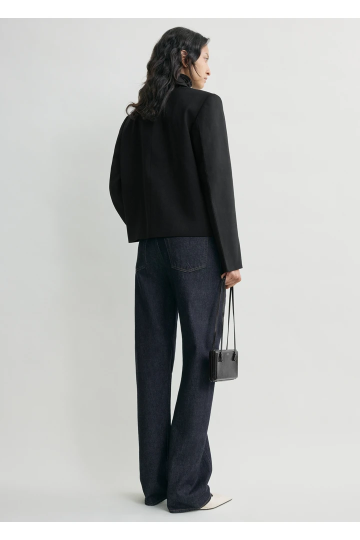 TOTEME 박시 트윌 재킷 블랙의 블랙컬러 2번쨰 이미지입니다.