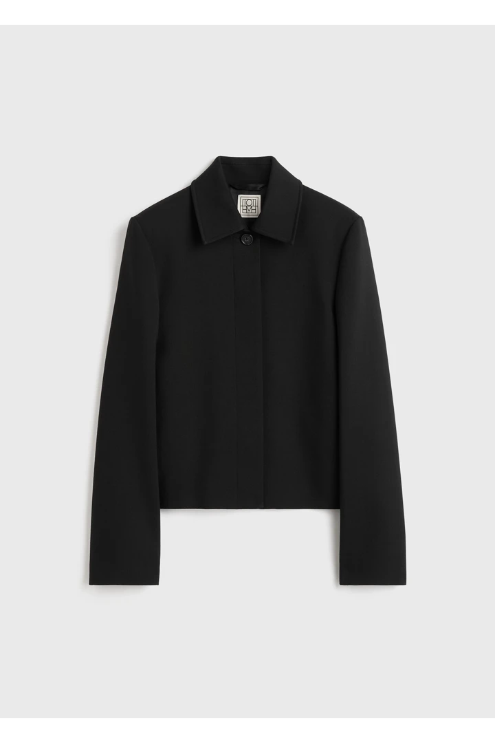 TOTEME 박시 트윌 재킷 블랙의 블랙컬러 4번쨰 이미지입니다.