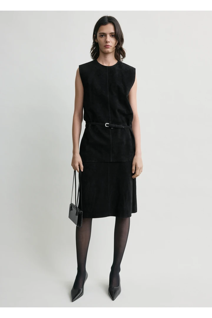 TOTEME 벨티드 스웨이드 탑 블랙의 블랙컬러 0번쨰 이미지입니다.