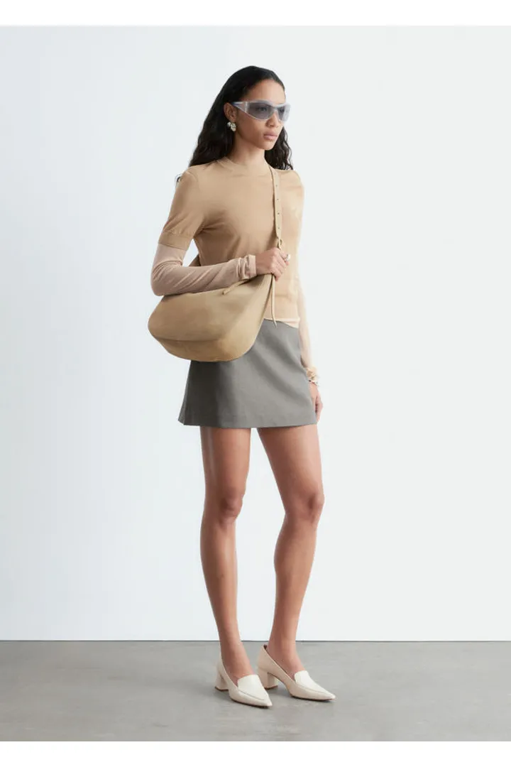 앤아더스토리즈 A 라인 미니 스커트의 다크 그레이컬러 ECOMLook입니다.