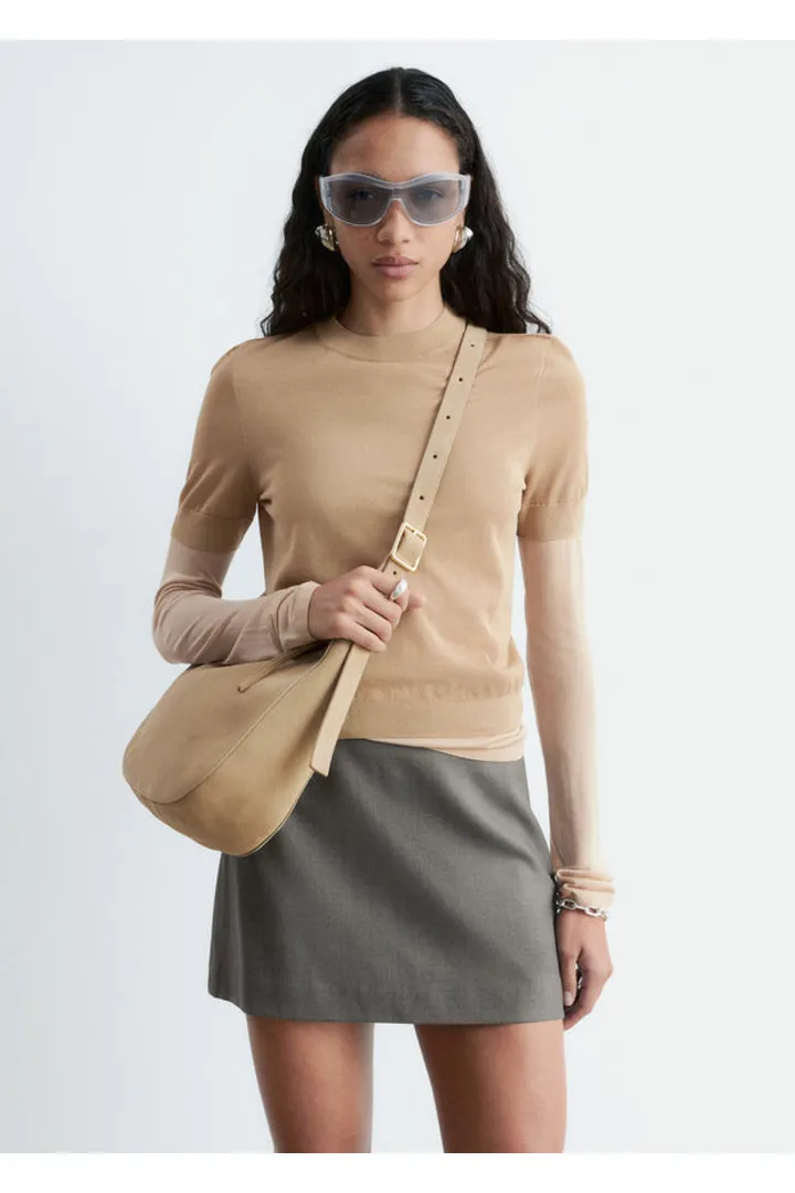 앤아더스토리즈 A 라인 미니 스커트의 다크 그레이컬러 ECOMLook입니다.