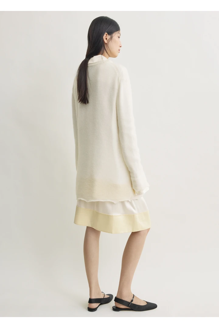 TOTEME 롱 오픈 위브 니트 오프 화이트의 오프 화이트컬러 2번쨰 이미지입니다.
