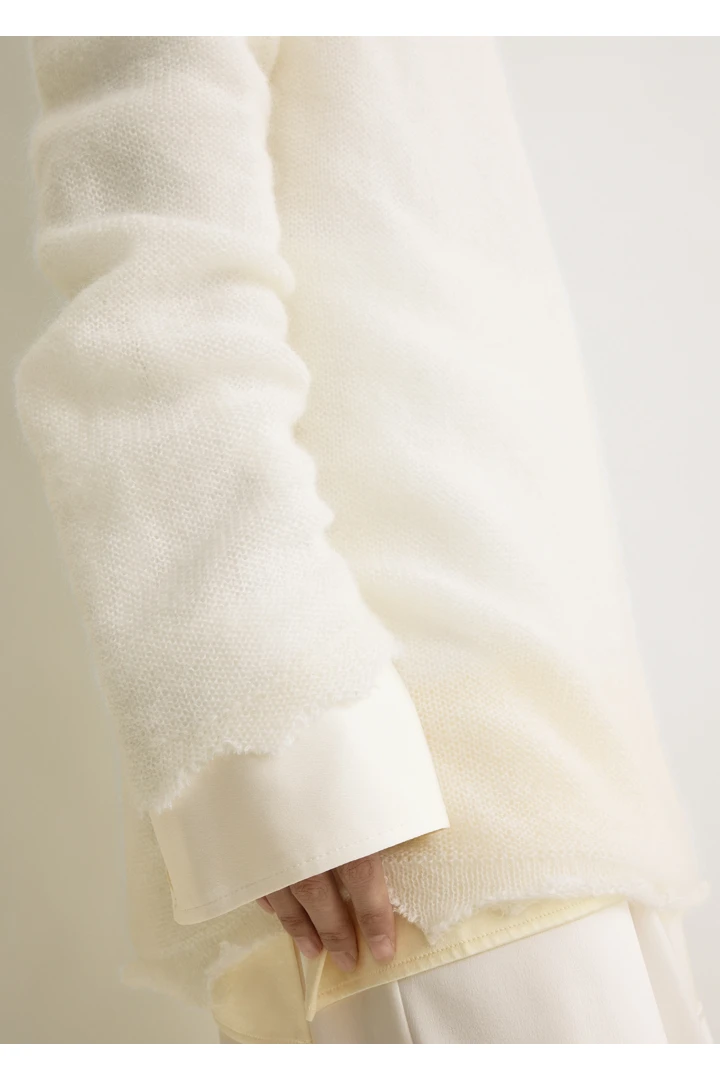 TOTEME 롱 오픈 위브 니트 오프 화이트의 오프 화이트컬러 4번쨰 이미지입니다.