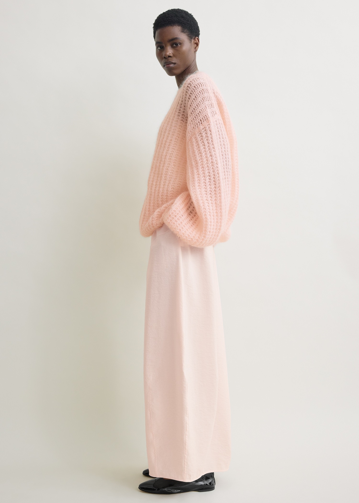 TOTEME 퍼프 니트 블룸의 블룸컬러 1번쨰 이미지입니다.