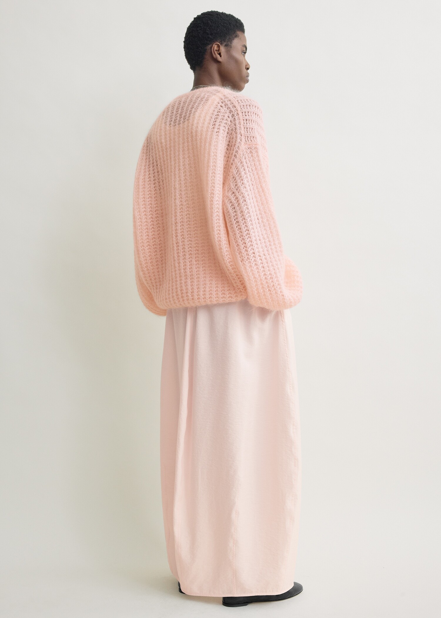 TOTEME 퍼프 니트 블룸의 블룸컬러 2번쨰 이미지입니다.