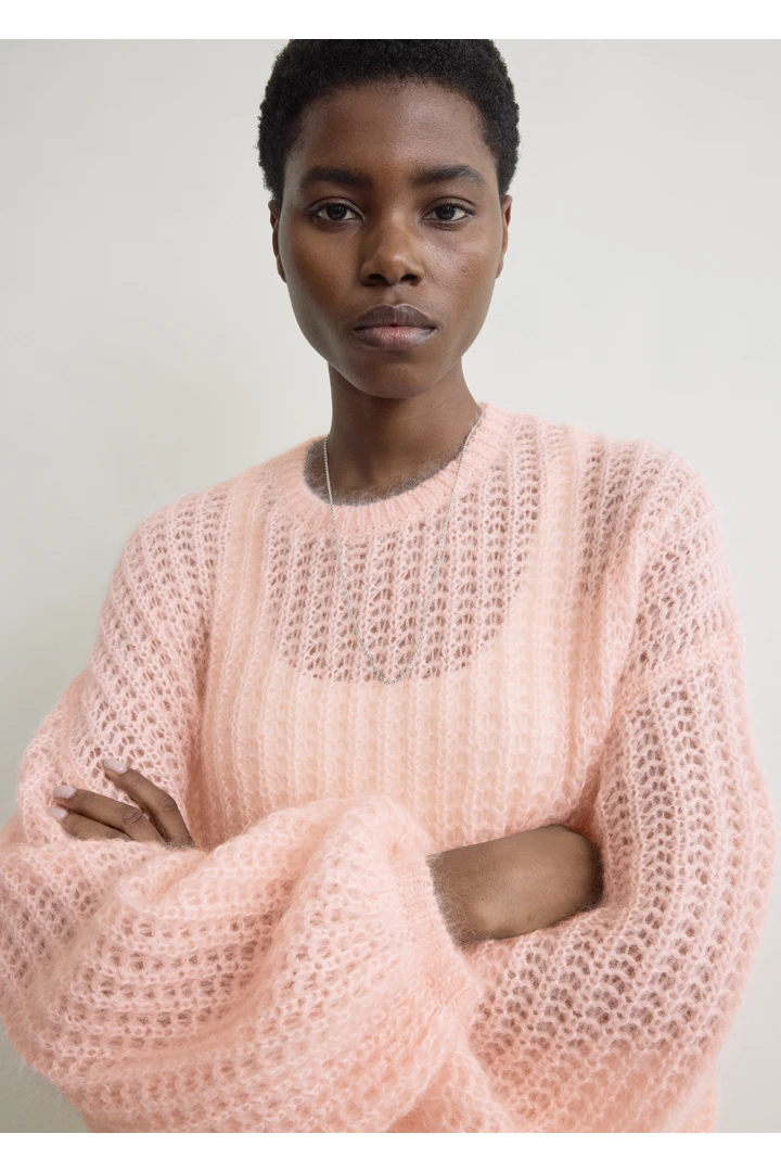 TOTEME 퍼프 니트 블룸의 블룸컬러 3번쨰 이미지입니다.