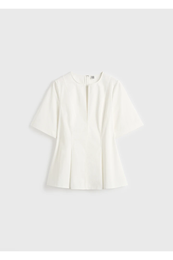 TOTEME 테일러드 코튼 탑 화이트의 화이트컬러 4번쨰 이미지입니다.