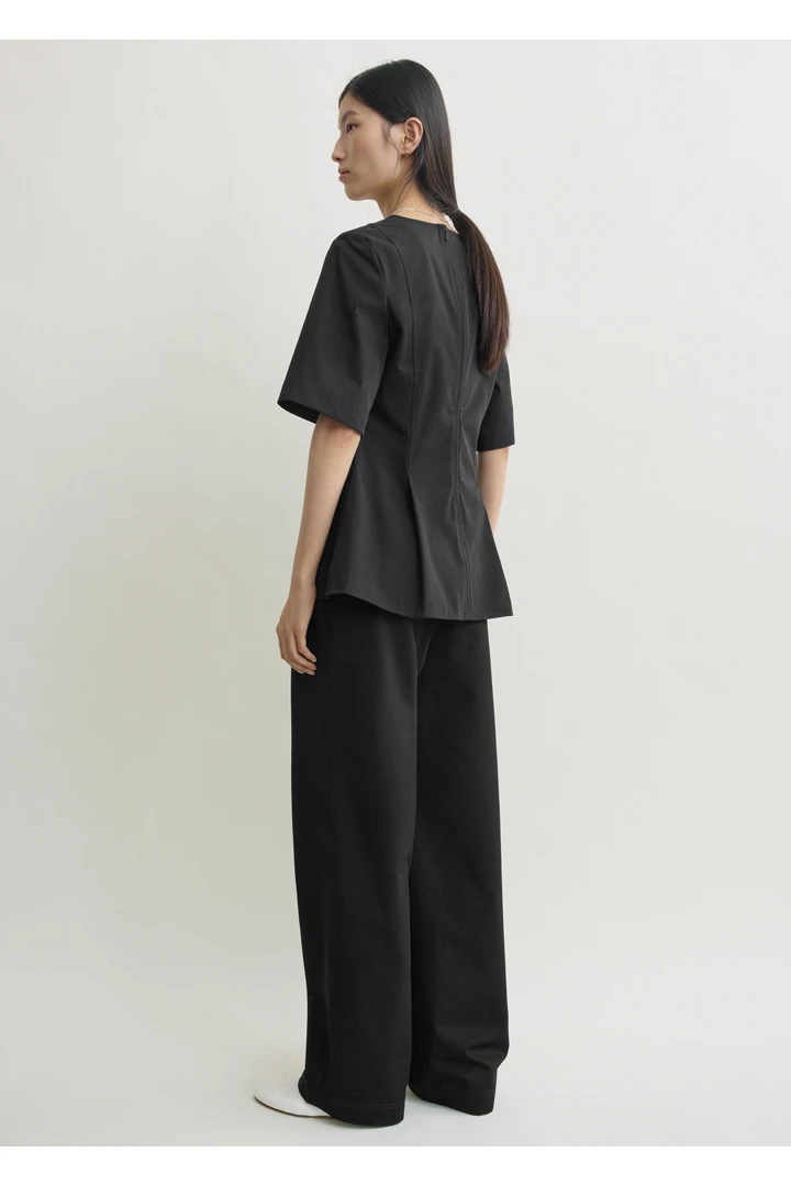 TOTEME 테일러드 코튼 탑 블랙의 블랙컬러 2번쨰 이미지입니다.