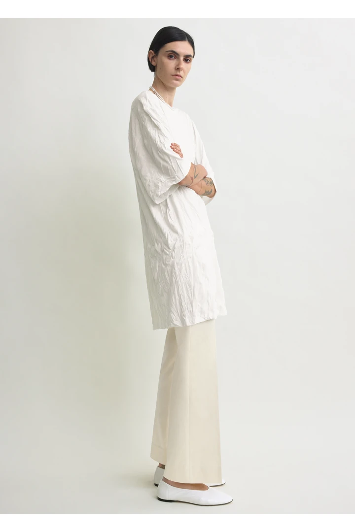 TOTEME 릴랙스드 티 드레스 오프 화이트의 오프 화이트컬러 1번쨰 이미지입니다.