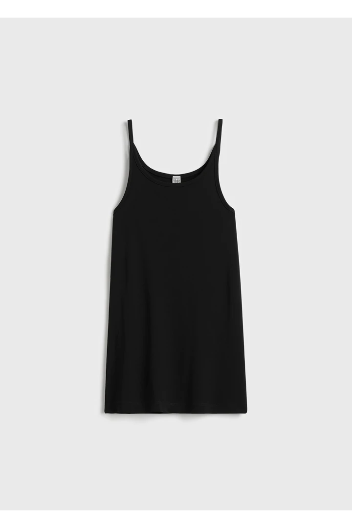 TOTEME 플루이드 슬립 탑 블랙의 블랙컬러 4번쨰 이미지입니다.