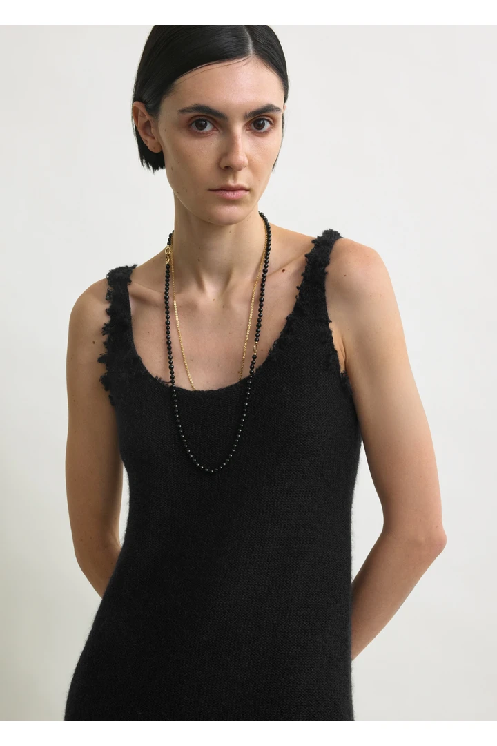 TOTEME 모헤어 니트 탱크탑 블랙의 블랙컬러 3번쨰 이미지입니다.