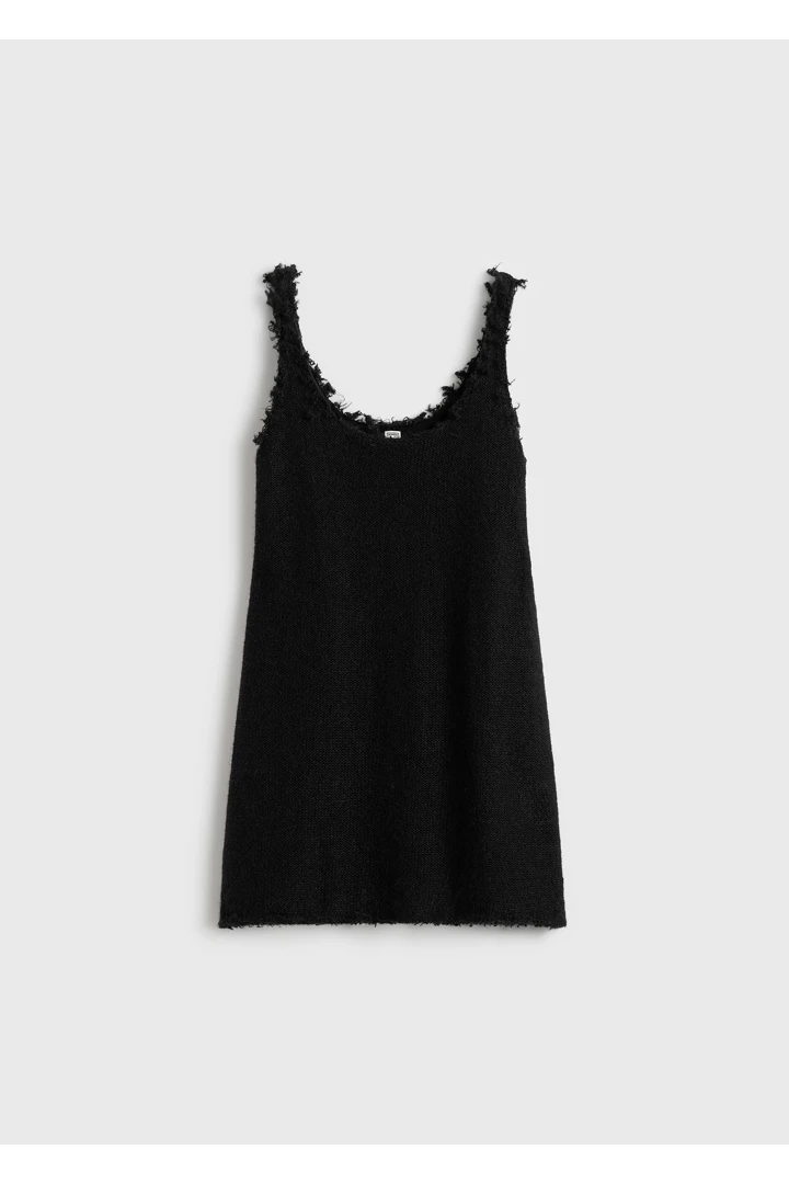 TOTEME 모헤어 니트 탱크탑 블랙의 블랙컬러 5번쨰 이미지입니다.