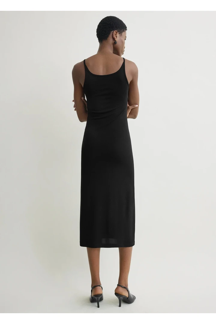 TOTEME 플루이드 슬립 드레스 블랙의 블랙컬러 2번쨰 이미지입니다.