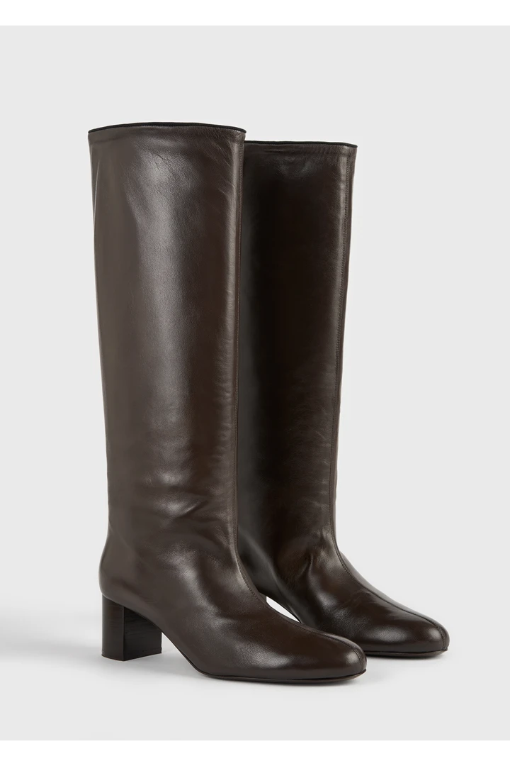 TOTEME 다운타운 나파 니하이 부츠 브라운의 브라운컬러 3번쨰 이미지입니다.