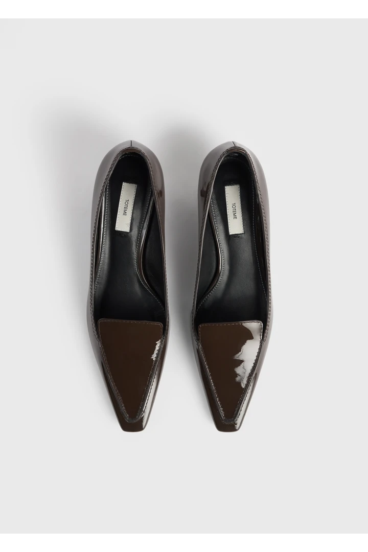 TOTEME 페이턴트 로퍼 펌프스 브라운의 브라운컬러 6번쨰 이미지입니다.