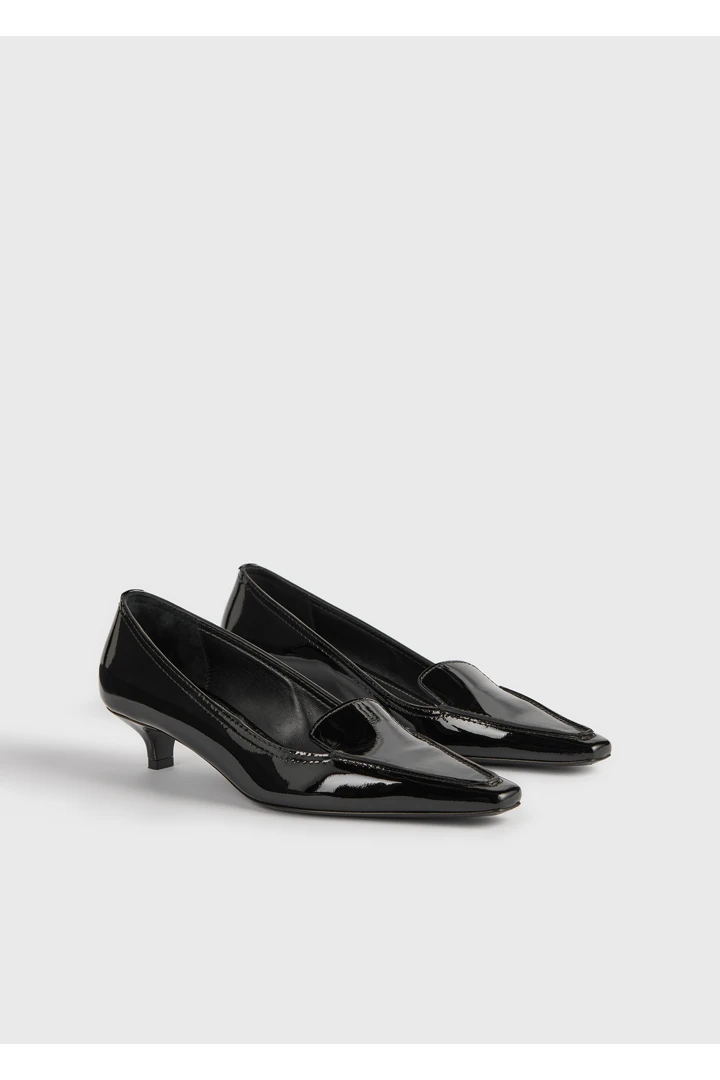 TOTEME 페이턴트 로퍼 펌프스 블랙의 블랙컬러 3번쨰 이미지입니다.