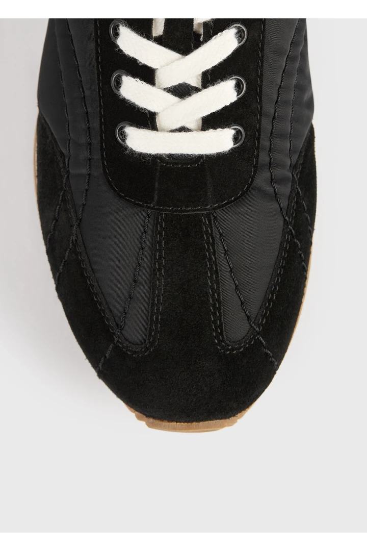 TOTEME 스포츠 스니커즈 블랙의 블랙컬러 6번쨰 이미지입니다.