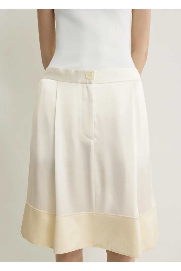 TOTEME 소프트 턱시도 스커트 화이트의 화이트컬러 3번쨰 이미지입니다.