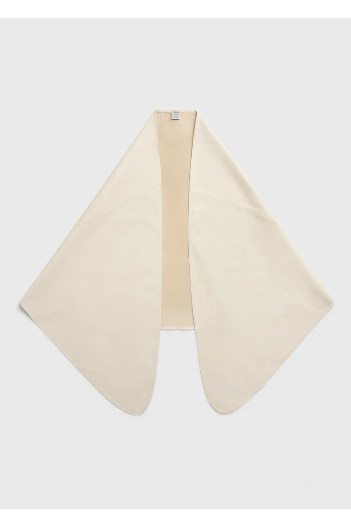 TOTEME 빅 레더 스카프 스톤의 스톤컬러 0번쨰 이미지입니다.