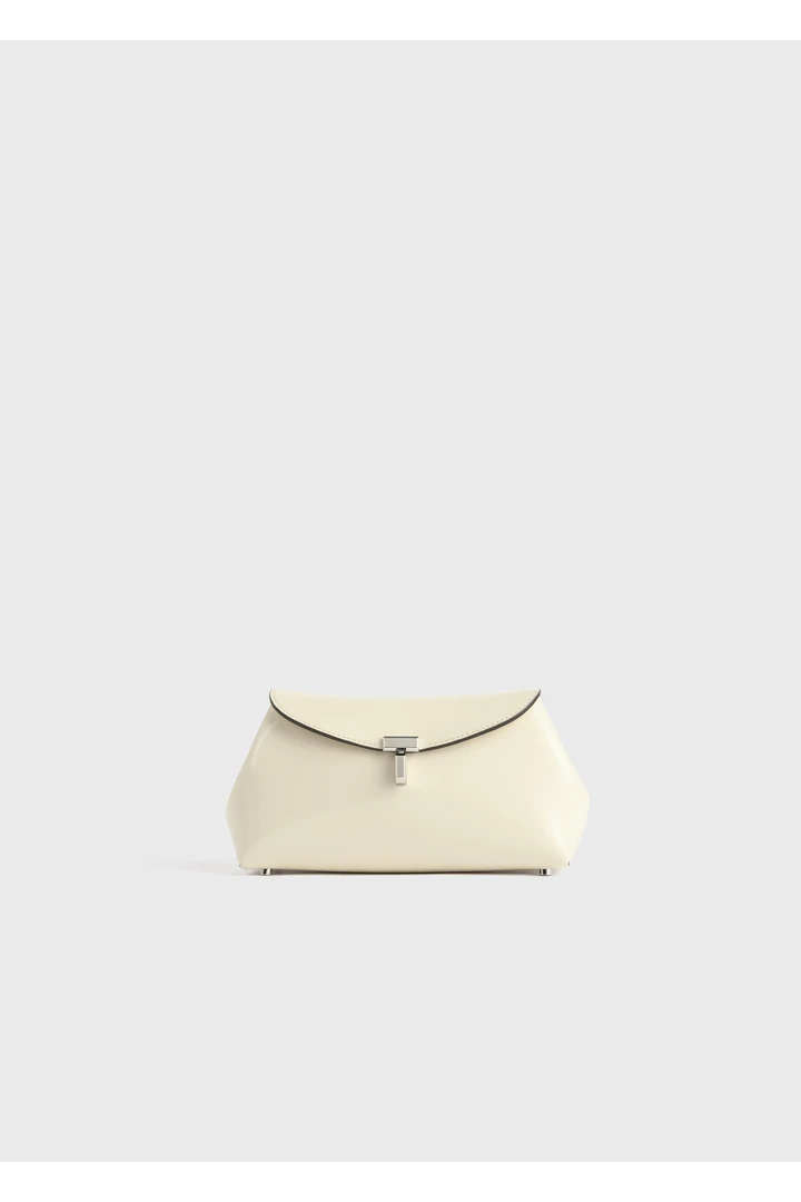 TOTEME 미니 티-락 나플락 클러치 밀크의 밀크컬러 0번쨰 이미지입니다.